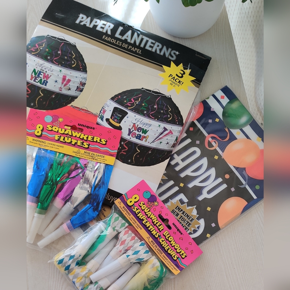 Vintage Happy New Year Party Set – Paper Lanterns, Table Cover & Squawkers